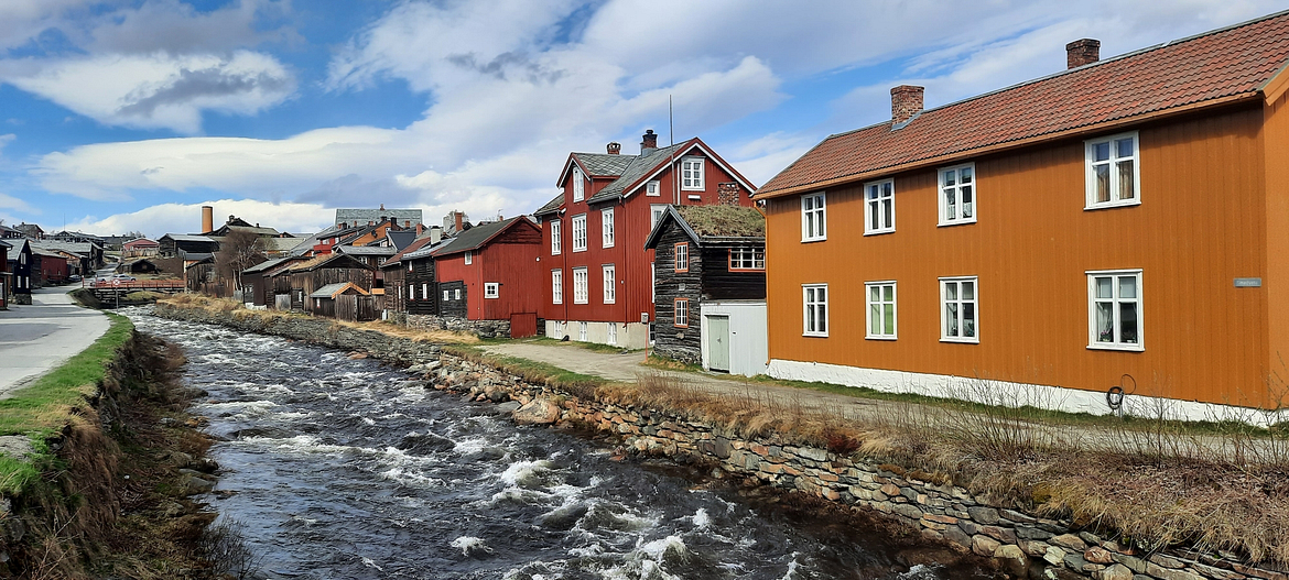 Zdjęcie z wyjazdu studyjnego do Norwegii. Norweskie miasteczko.