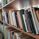 Polskie książki w bibliotece w Dnieprze