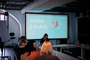 Zdjęcie z warsztatów w ramach projektu "Opera z klasą"